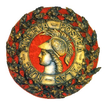 Rosetón que adornaba el fronstispicio de la Academia en Barcelona. Representa a la diosa Minerva, rodeada del lema 
